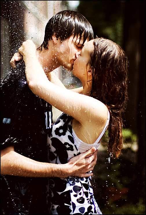Download Kissing in rain 4 - Love and romance for your mobile cell phone