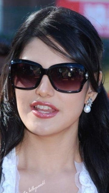 Download Zarine khan beauty - Cool actress images for your mobile cell phone