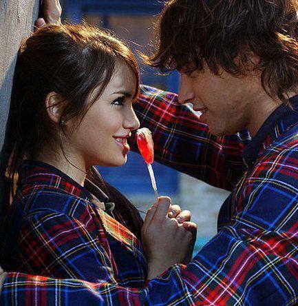 Download Same dress - Romantic wallpapers for your mobile cell phone Download Same dress - Romantic wallpapers for your mobile cell phone