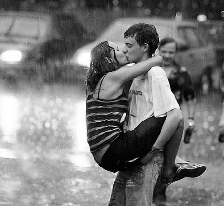 Download Kissing in rain 1 - Romantic couple wallpapers for your mobile  cell phone