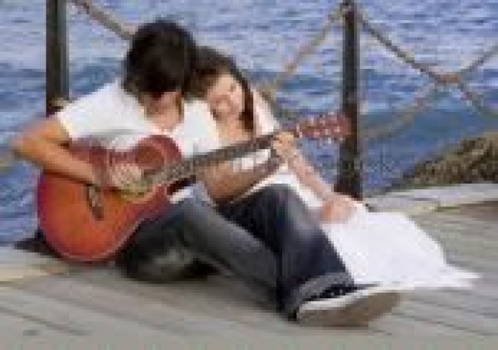 Download Love couple with guitar - Love and romance for your mobile cell  phone
