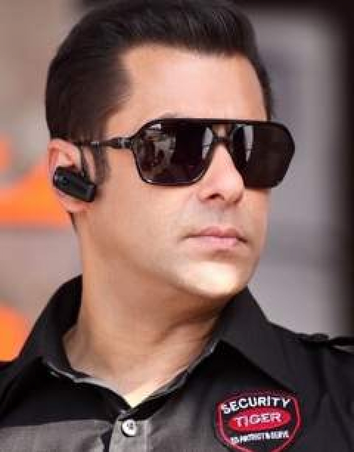 Download Salman khan - Cool actor images for your mobile cell phone