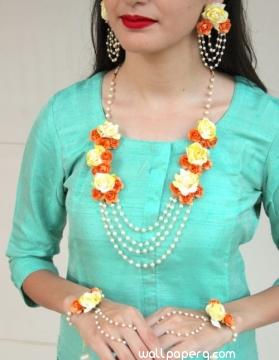 Yellow floral jewellery f