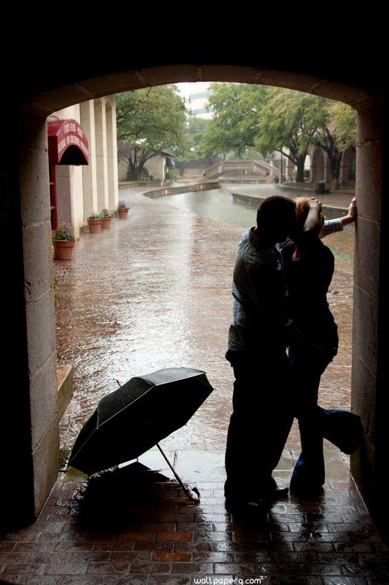 Kiss in the rain image