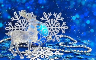Glass reindeer