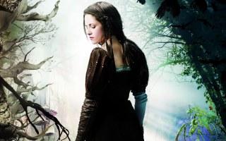 Kristen stewart in snow white and the huntsman