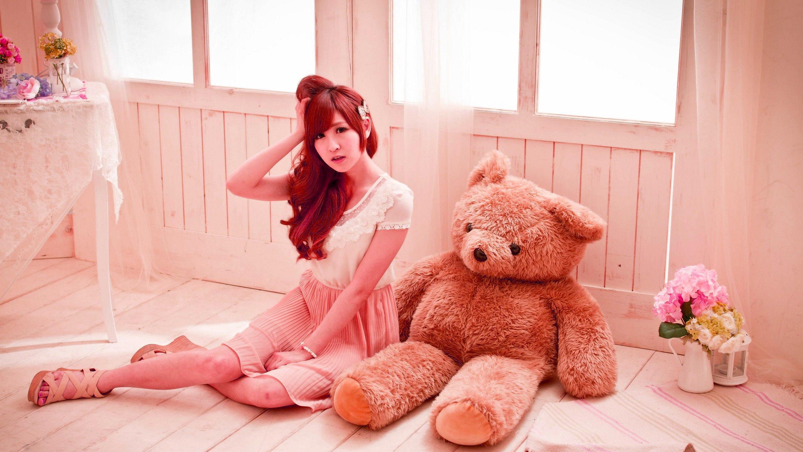 Innocent girl and the teddy 