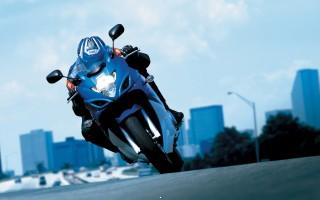 2008 suzuki gsx 650f action