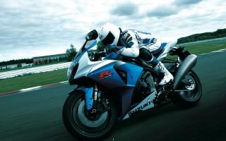 Suzuki gsx r1000 action