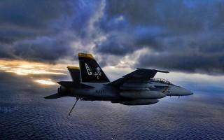 F 18 cairrer landing