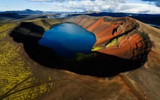 Arctic volcanic lake