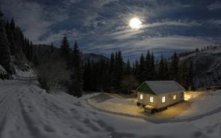 Cold moon house