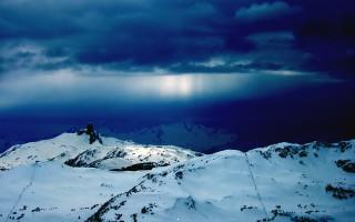 Rays fall into ice world