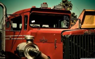 Old oshkosh truck wallpaper