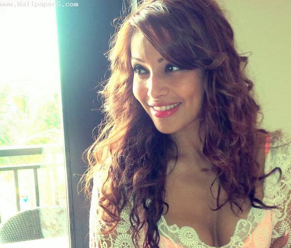 Bipasha basu latest wallpaper