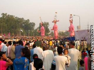 People crowed on duesshra