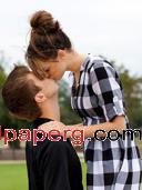 Kissing couple4