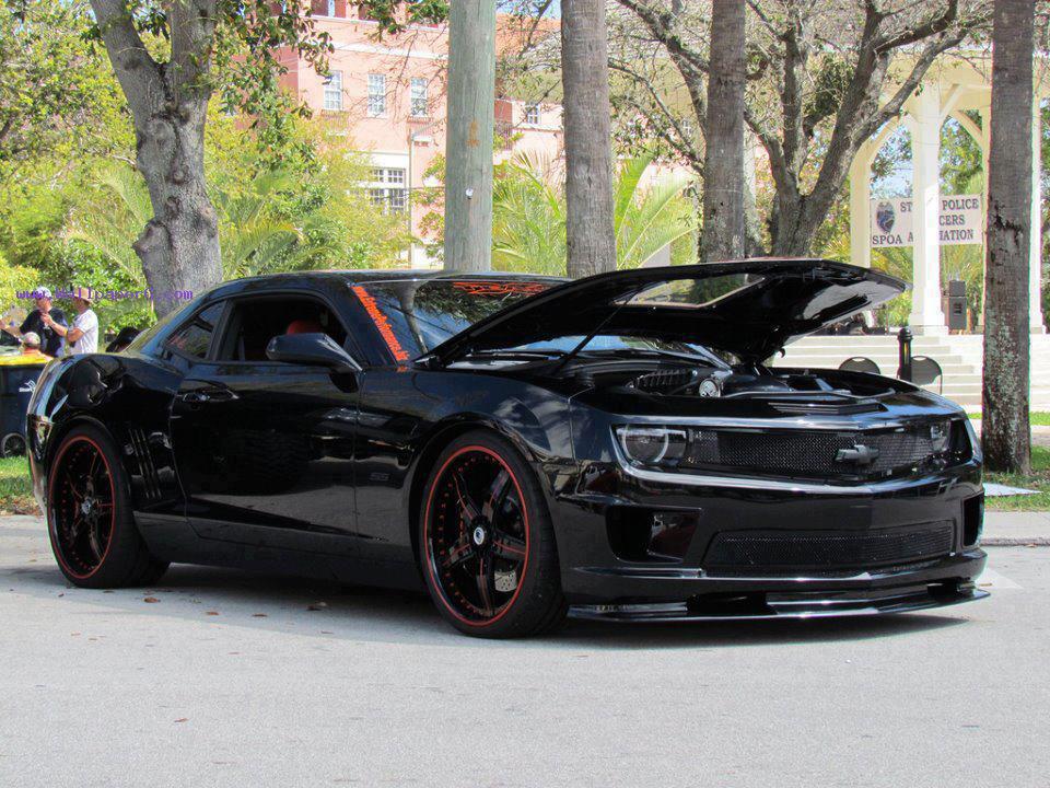 Black chevrolet camaro