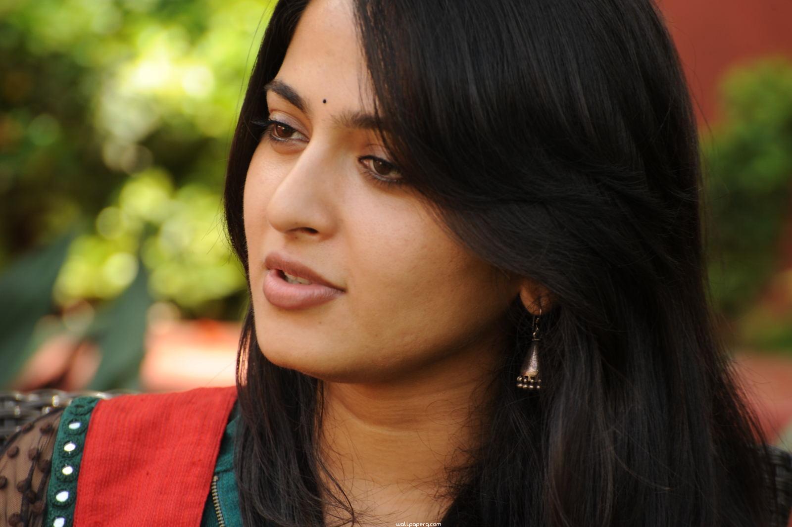 Download Anushka shetty hd wallpaper for mobile & laptop - South indian  actress and actresses for your mobile cell phone