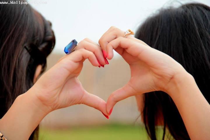 Download The cute heart by hands - Profile pics for girls ...