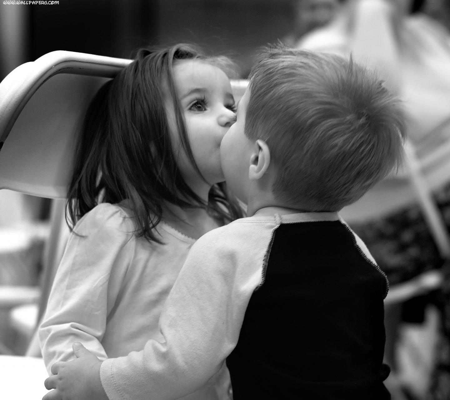 Download Cute kids kissing - Romantic wallpapers for your mobile cell phone